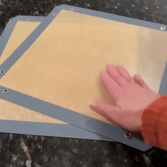 Snap-Corner Roasting Tray – Reusable Non-Stick Baking Mat